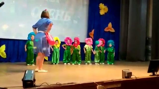 Мой самый маленький?танец "цветочки" смотреть онлайн