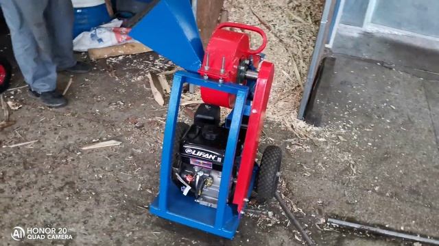 Садовый измельчитель Термит 250 с бензиновым двигателем 6,5 л.с смотреть онлайн