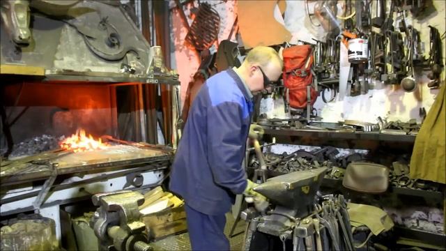 Blacksmithing projects. Кованая дверь. Художественная ковка. Будни в кузнице. 2 ч смотреть онлайн