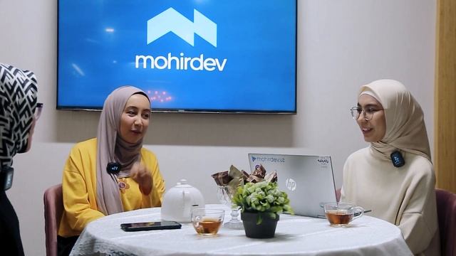 How to be a tech leader as a woman in the community? | Women in Tech #1 смотреть онлайн