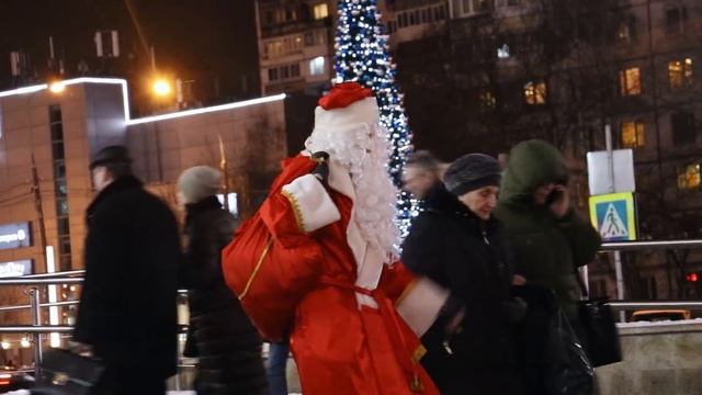 ДАРЮ ДЕНЬГИ / Это Новогодний Беспредел ПРАНК смотреть онлайн