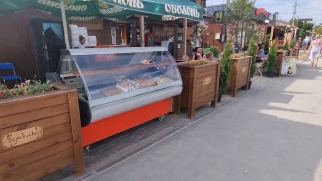 ВЛОГ: НИКОЛАЕВКА КРЫМ день Шестой/Обзор улочки с кафе от нового рынка/День еды с кафе нашего дворик смотреть онлайн