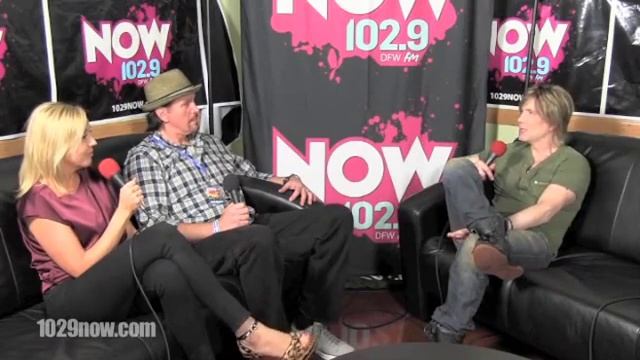 Texas Tango 2013 - Johnny Rzeznik Interview 1029now.com смотреть онлайн