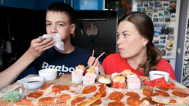 МУКБАНГ РОЛЛЫ??ПИЦЦА ПЕППЕРОНИ ?