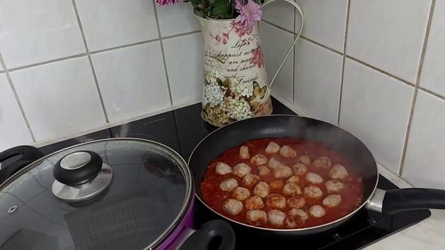 Очень вкусно! Спагетти с фрикадельками в томатном соусе) #фрикадельки #едаподомашнему смотреть онлайн