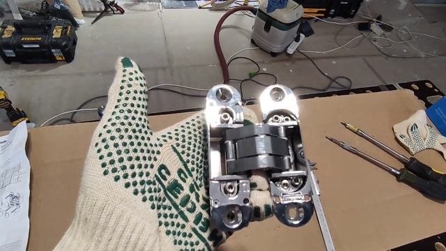 Скрытые петли Armadillo u3d6000. С чем может столкнутся мастер при установке. смотреть онлайн