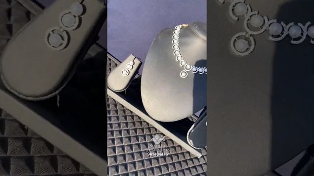 From Classic to Chic: 5 Fresh Ways to Wear a Pearl Necklace and Turn Heads смотреть онлайн