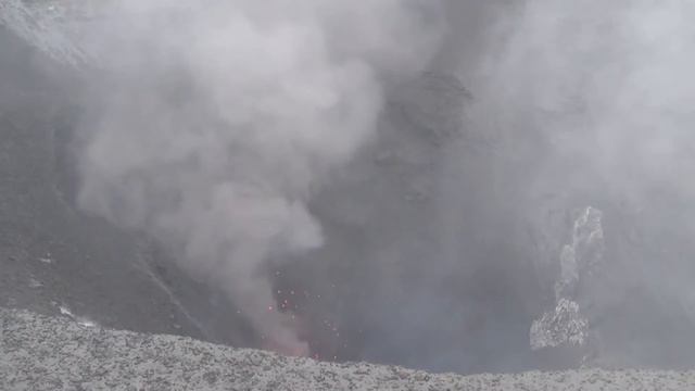 Вулкан Ясур смотреть онлайн