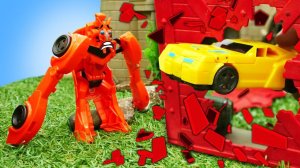 Автобот Бамблби гонится за Десептиконами! - Роботы Трансформеры игры битвы. Видео для мальчиков