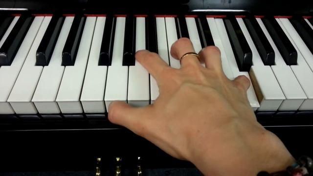 F Major broken chord on piano (4 note pattern, right hand) смотреть онлайн
