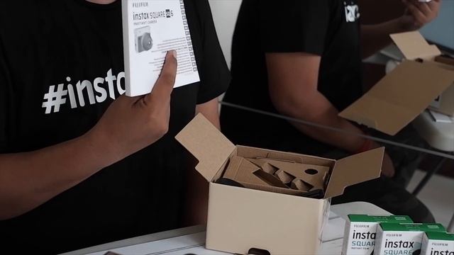 FIRST UNBOXING | FUJIFILM INSTAX SQUARE SQ6 | INSTAX INDONESIA смотреть онлайн