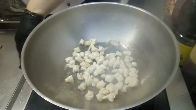 Жареный рис с курицей //Тори яки меши//