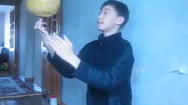 Руслан крутит мяч смотреть онлайн