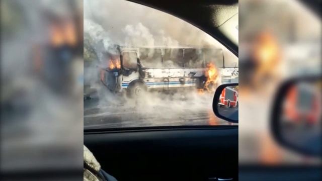 Горит маршрутка. Кемерово. 30.09.2016