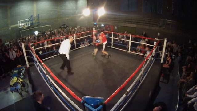 Ultra White Collar Boxing | Dundee | Darren Gibb VS Scott Reilly смотреть онлайн
