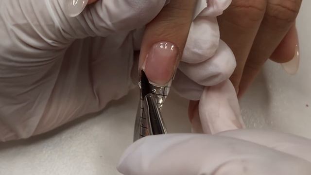 КЛИЕНТ ОТВЕЧАЕТ НА ВОПРОСЫ | маникюр на клиенте | отрывает гель лак | наращивание гелем Patrisa Nai смотреть онлайн