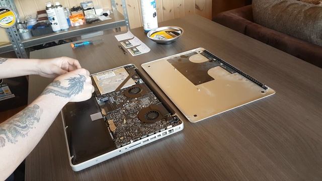 Macbook Pro Late 2011 - RAM & SSD UPGRADE! смотреть онлайн