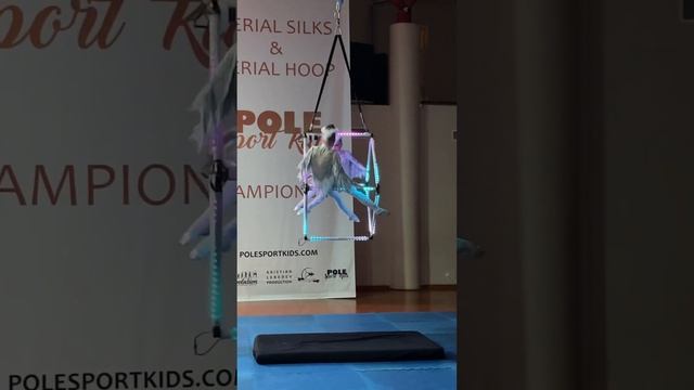 Aerial hoop kids routine Mixed pair | Воздушная гимнастика дети - дуэт на воздушном кольце шоу смотреть онлайн