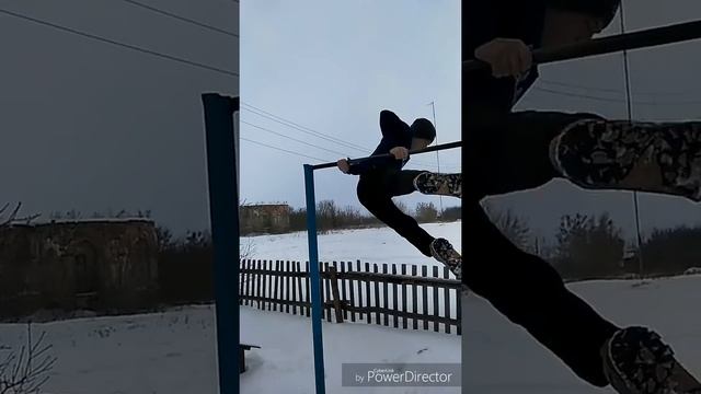 Один из разновидностей, выполнения краба на турнике. смотреть онлайн