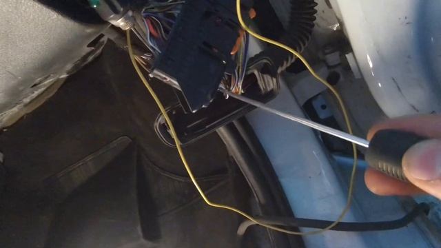 После кузовного ремонта перестал работать поворотник | Skoda rapid 2014 смотреть онлайн