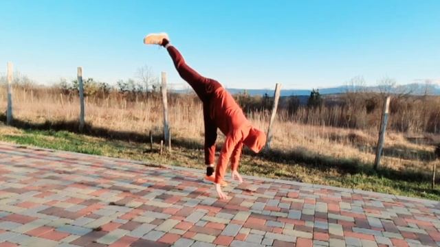 Короткий йога-комплекс Бодрое утро смотреть онлайн