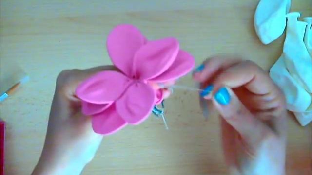 Как зделать цветы из воздушных шариков и железной проволоки смотреть онлайн