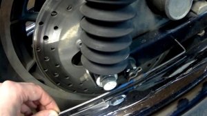 Приспособление, которое поможет правильно натянуть ремень на  турингах Harley-Davidson