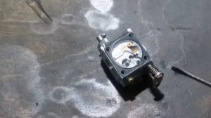 Бензопила Stihl ms 180 заводится и сразу глохнет