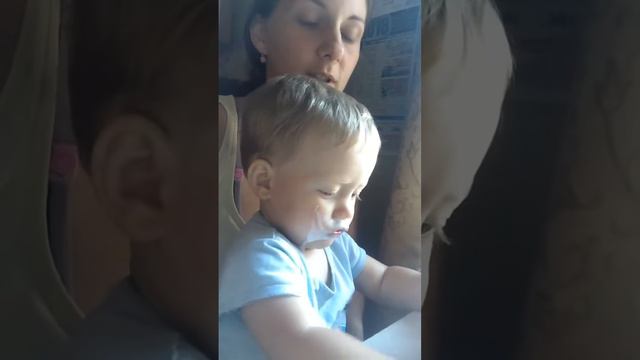 Пьём кефир из кружки)) смотреть онлайн