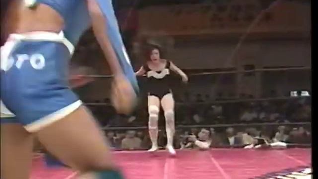 Akira Hokuto & Mariko Yoshida vs Suzuka Minami & Takako Inoue 4/21/1991 - AJW смотреть онлайн