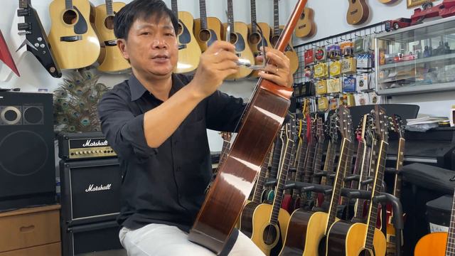 10 cây đàn guitar Nhật giá chỉ từ 2 TRIỆU || Guitar Nhật Sale Off смотреть онлайн