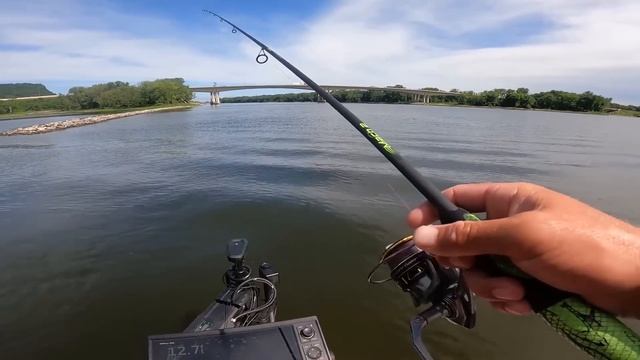 FISHING THE MISSISSIPPI RIVER FOR $80,000! MLF PRO BASS TOURNAMENT (DAY 2) смотреть онлайн