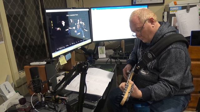 Guitar of the Cranberries song Linger смотреть онлайн