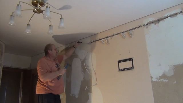 Большой разгром. Отдираем обои. Штробим стены под новую проводку. Ремонт спальни 3 смотреть онлайн