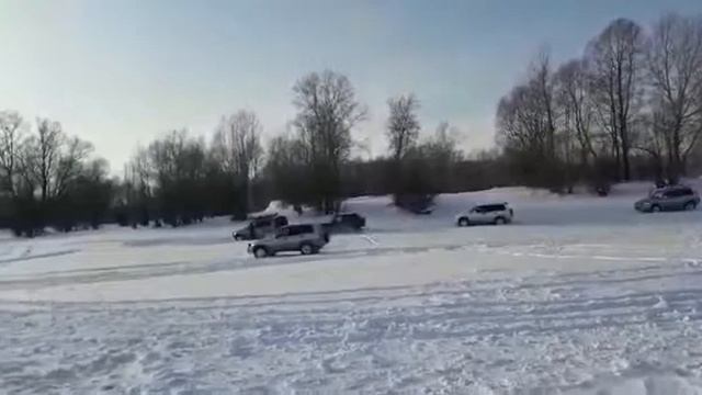 RAV4 ПРОГУЛКА ПО ЛЬДУ смотреть онлайн