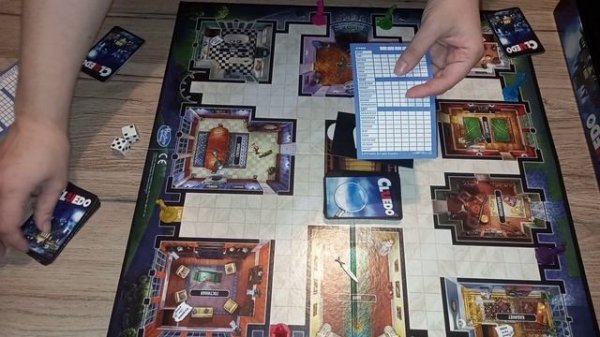 Классическая детективная игра Cluedo от компании Hasbro