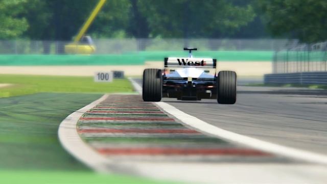 McLaren F1 2018 vs McLaren F1 1998 - Monza смотреть онлайн