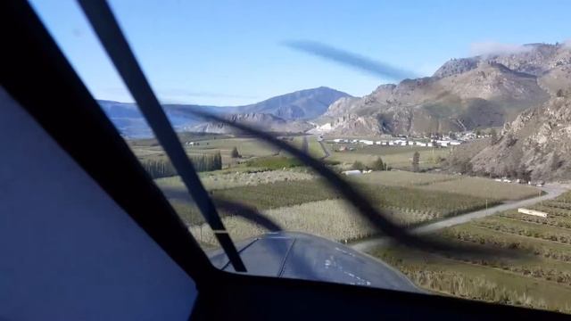 Pilatus PC12 landing Lake Chelan, WA. смотреть онлайн