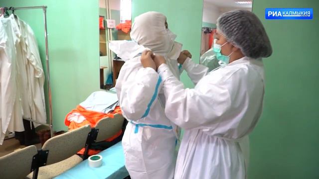В Калмыкии за сутки ковидом заразились 288 человек смотреть онлайн