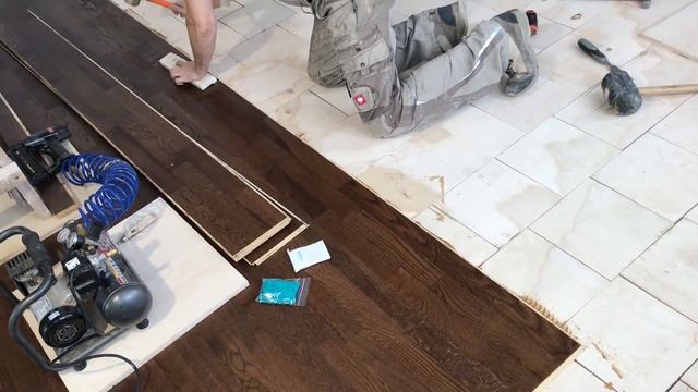 Укладка Паркетной Доски на Фанеру Клеим к Основанию на Клей SikaBond® T-45 смотреть онлайн