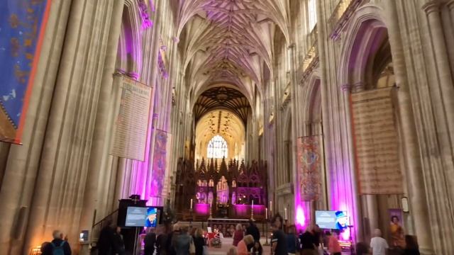 Inside Winchester Cathedral and Jaffa cakes! смотреть онлайн