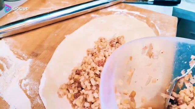 Рулет с картошкой. Быстрый обед из ничего. Очень вкусно! смотреть онлайн