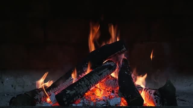 Звук костра и потрескивание дров для медитации и расслабления смотреть онлайн