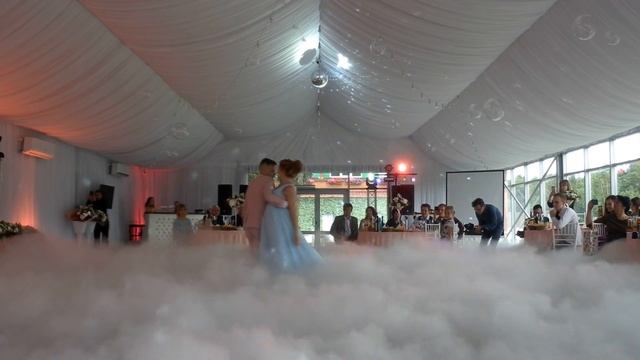 Дым с конфетти дождем на первый танец СПб в БЗ Айвазовский. 8 (921) 406-84-88 смотреть онлайн