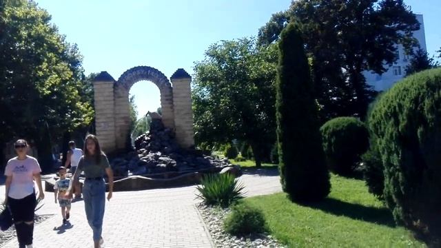 Прогулка по Аллее 1000 сосен в г.Горячий ключ Краснодарского края смотреть онлайн