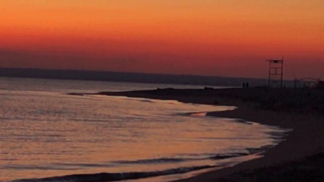 Светящийся пляж. Волшебное свечение моря на закате. Sea мagic glow смотреть онлайн