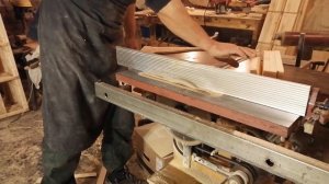 Мягкий табурет на ножках кабриоль. Как сделать своими руками.