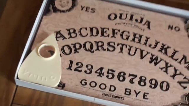 Unboxing Of Quija Board (Original 1972 Parker Brothers Mystifying Oracle) смотреть онлайн
