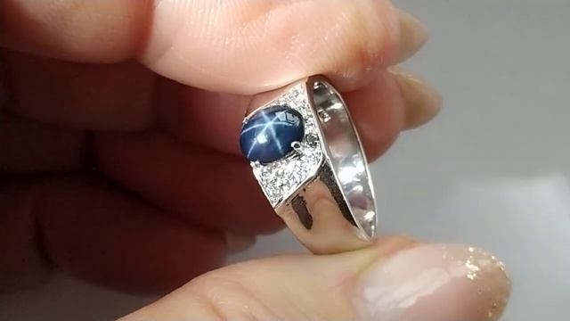 Кольцо с африканским звездчатым сапфиром 1.62ct и фианитами (направленный луч света). Размер 17.0 смотреть онлайн