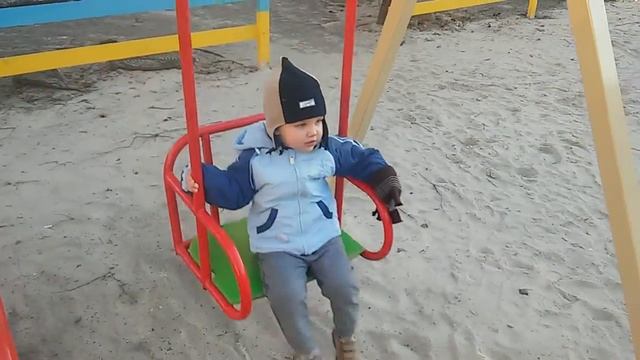 Качели во дворе. Радюнька глаголет. смотреть онлайн